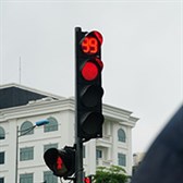 Vượt đèn đỏ bị phạt bao nhiêu từ 1/1/2025?